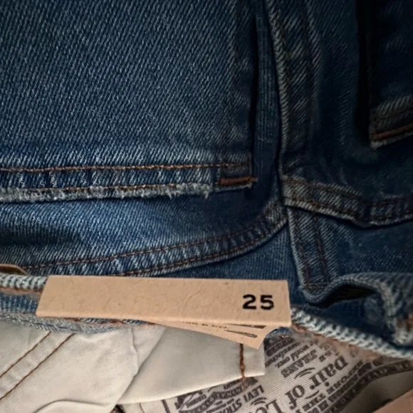 Levi's® Women’s 501 Original High Rise Distressed Hem Cut Off Shorts Size/25 - Picture 11 of 14